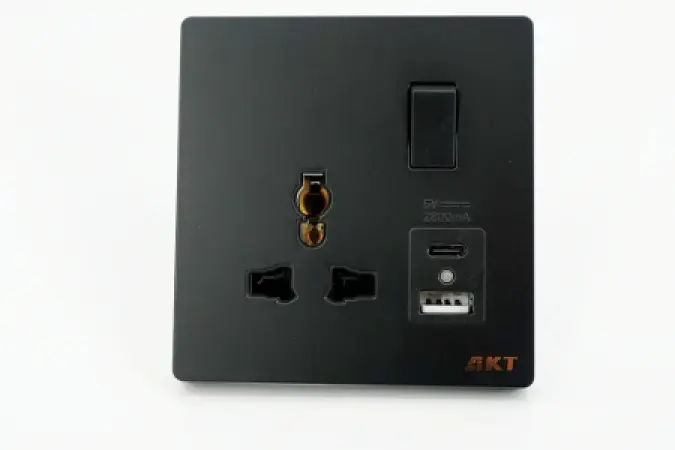 AKT 13A*1 Switched Socket via Indicator & USB & TypeC