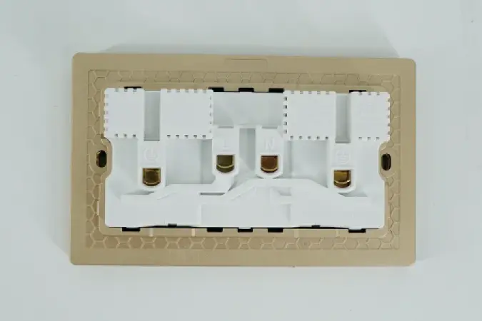 AKT 13A*2 Switched Socket via Indicator