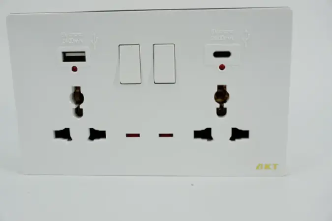 AKT 13A*2 Switched Socket via Indicator&via USB&TypeC