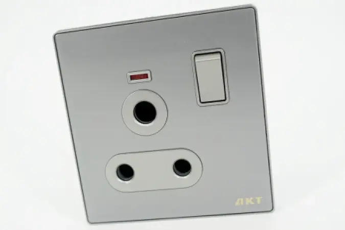 AKT 15A Switched Socket via Indicator