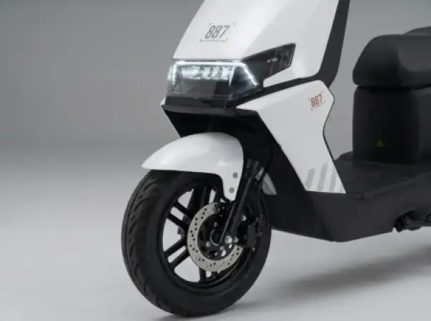 AKT 1500W Electric Scooter – 72V 26Ah Graphene Battery