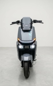AKT S90 2000W电动滑板车 – 72V 26Ah石墨烯电池