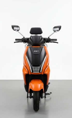 AKT RUN STABLE 2000W电动滑板车 – 72V 26Ah石墨烯电池
