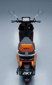 AKT RUN STABLE 2000W电动滑板车 – 72V 26Ah石墨烯电池
