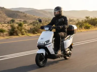 Scooter électrique AKT 1500W – Batterie au graphène Tianneng 72V 26Ah